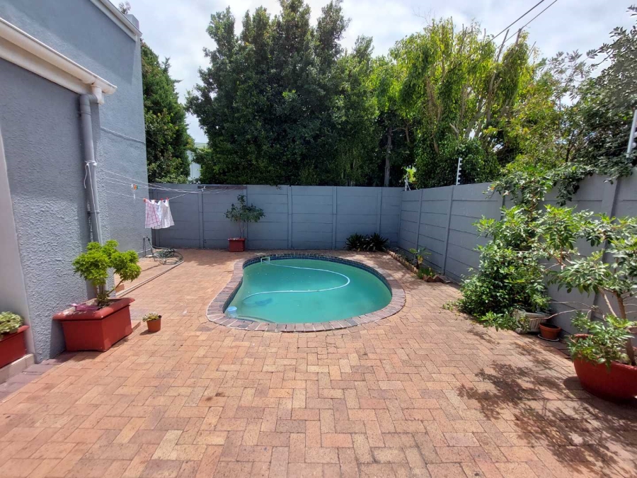 To Let 4 Bedroom Property for Rent in Claremont Western Cape